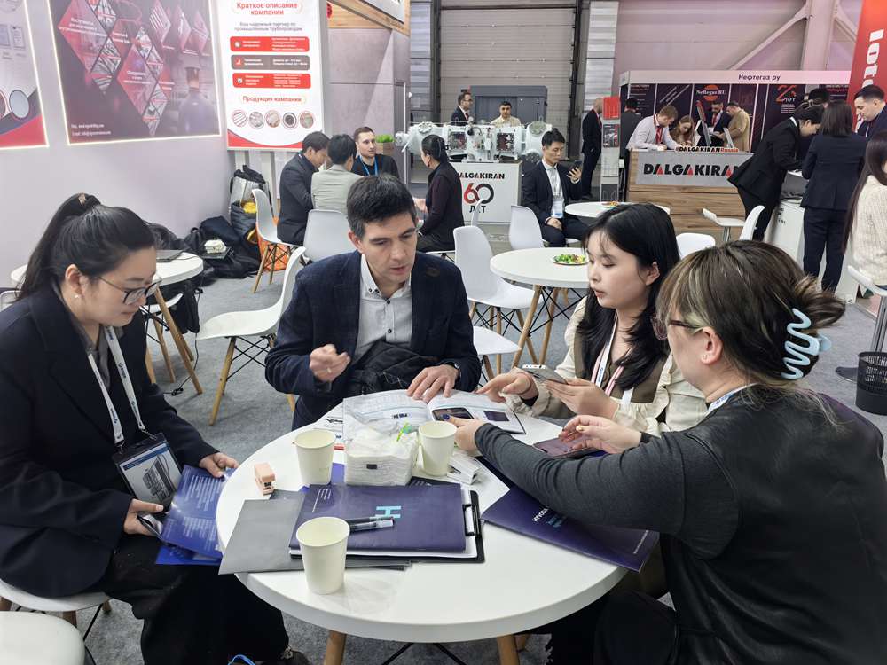 Discussing hydrogen production-related issues with clients